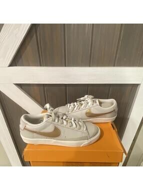 Nike Blazer Low ’77 PRM “First Use” Light Bone Men’s 11 / Women’s 12.5